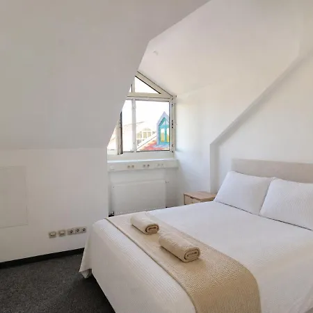 Large With 5 Bedrooms Near Munich *