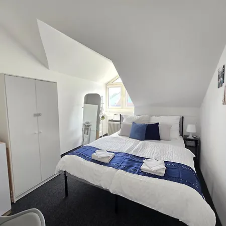 Large With 5 Bedrooms Near Munich Grasbrunn